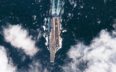 Tàu sân bay đầu tiên của Trung Quốc, tàu Liêu Ninh. Ảnh: Reuters