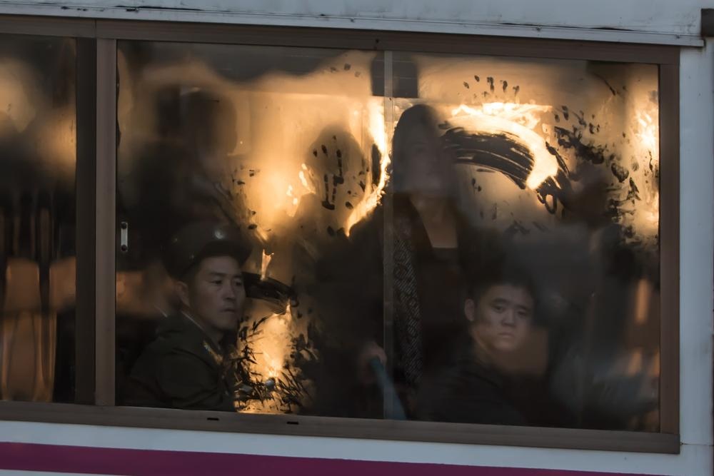 Các hành khách trên một chuyến xe buýt.