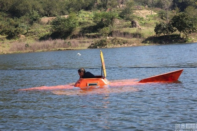 Ông Tan chia sẻ với tờ Sanghaiist rằng, ước mơ của ông là chế tạo tàu ngầm để có thể tận mắt ngắm nhìn cảnh sắc dưới nước. Sau lần thử nghiệm thất bại vào ngày 15/8, ông đã cố gắng rất nhiều để biến “giấc mơ tàu ngầm” thành hiện thực.