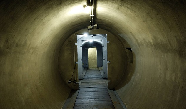 Kham pha ham ngam tuyet mat cua trum phat xit Italy hinh anh