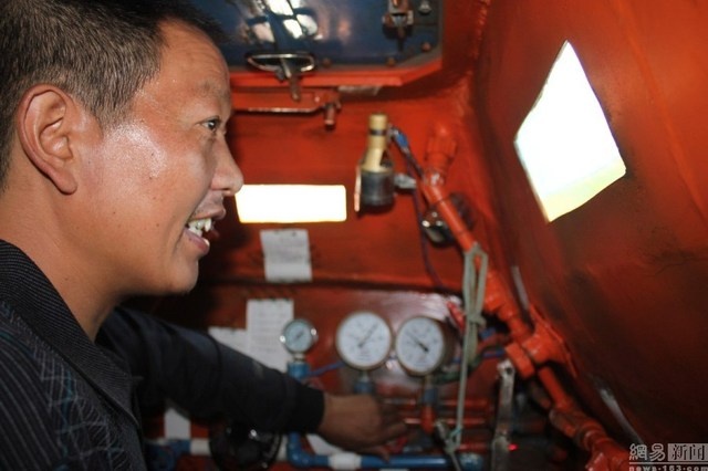 Ông Tan chia sẻ với tờ Sanghaiist rằng, ước mơ của ông là chế tạo tàu ngầm để có thể tận mắt ngắm nhìn cảnh sắc dưới nước. Sau lần thử nghiệm thất bại vào ngày 15/8, ông đã cố gắng rất nhiều để biến “giấc mơ tàu ngầm” thành hiện thực.