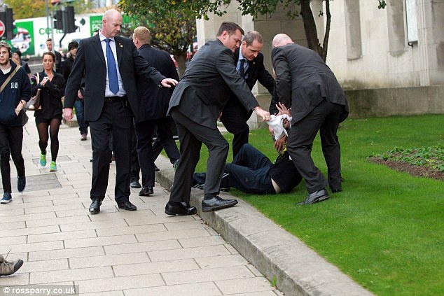 Thu tuong Anh bi nguoi la xo manh hinh anh