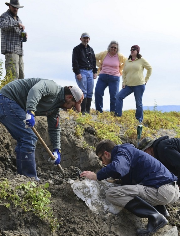 Thompson cho biết cô dự định sẽ trở lại vào năm sau, khi mực nước đi xuống một lần nữa để tìm ra nhiều bộ xương.