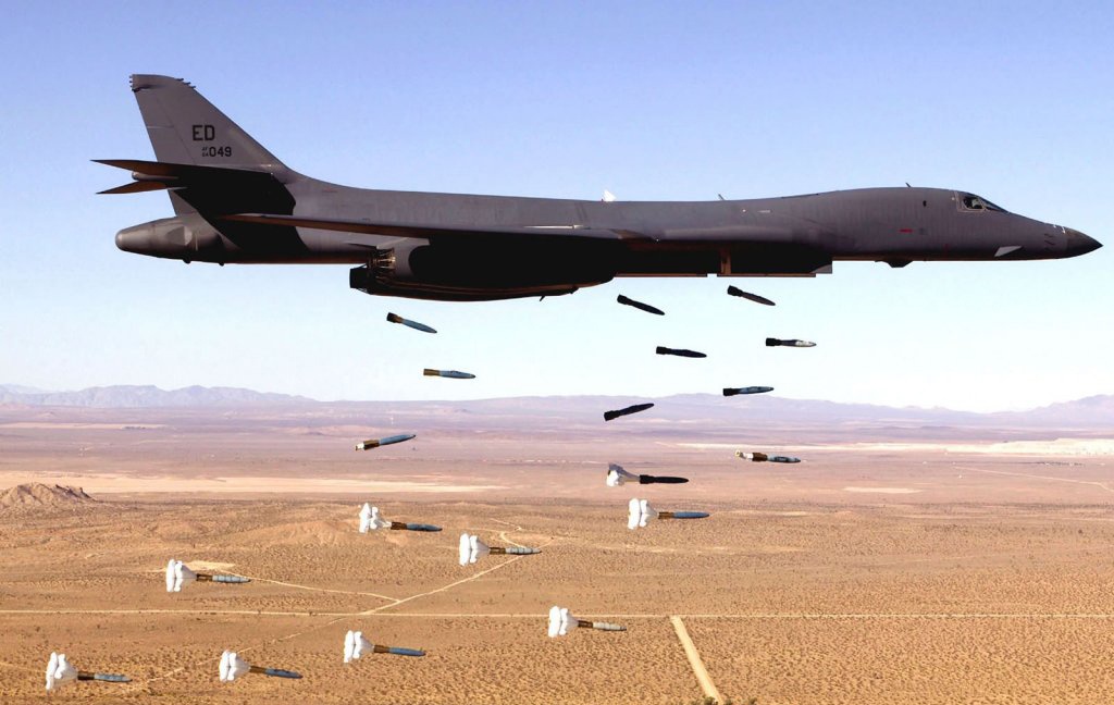 B-1 Lancer đang thả bom. Mặc dù có giá tới <abbr class=