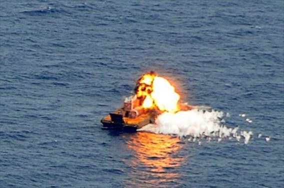 Hải quân Malaysia hiện có 2 tàu ngầm lớp Scorpene. Chiếc tàu ngầm đầu tiên về Malaysia vào tháng 9/2009, và chiếc thứ hai vào năm 2010. Trong ảnh, tàu ngầm KD Tunku Abdul Rahman của Malaysia phóng tên lửa diệt hạm Exocet khi ở dưới mặt nước biển 55 m và bắn trúng mục tiêu, năm 2011 .