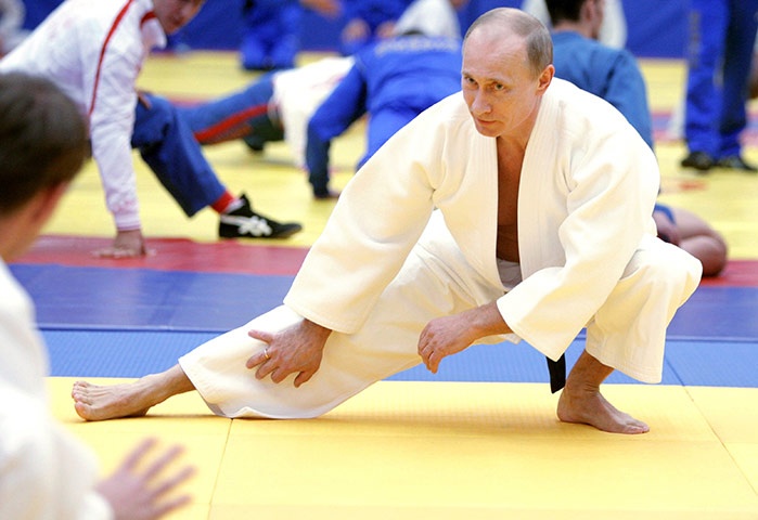 Putin có niềm đam mê lớn với môn võ judo.  võ si judo đai đen và từng giành chức vô địch judo St Petersburg.