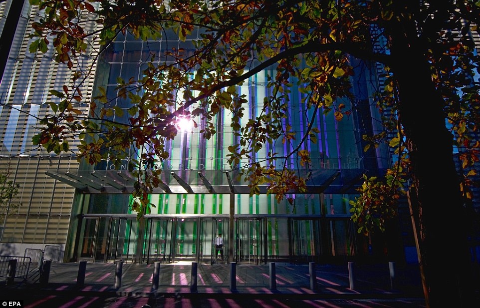 Cổng vào phía nam của tòa nhà WTC tại New York. Ảnh: EPA