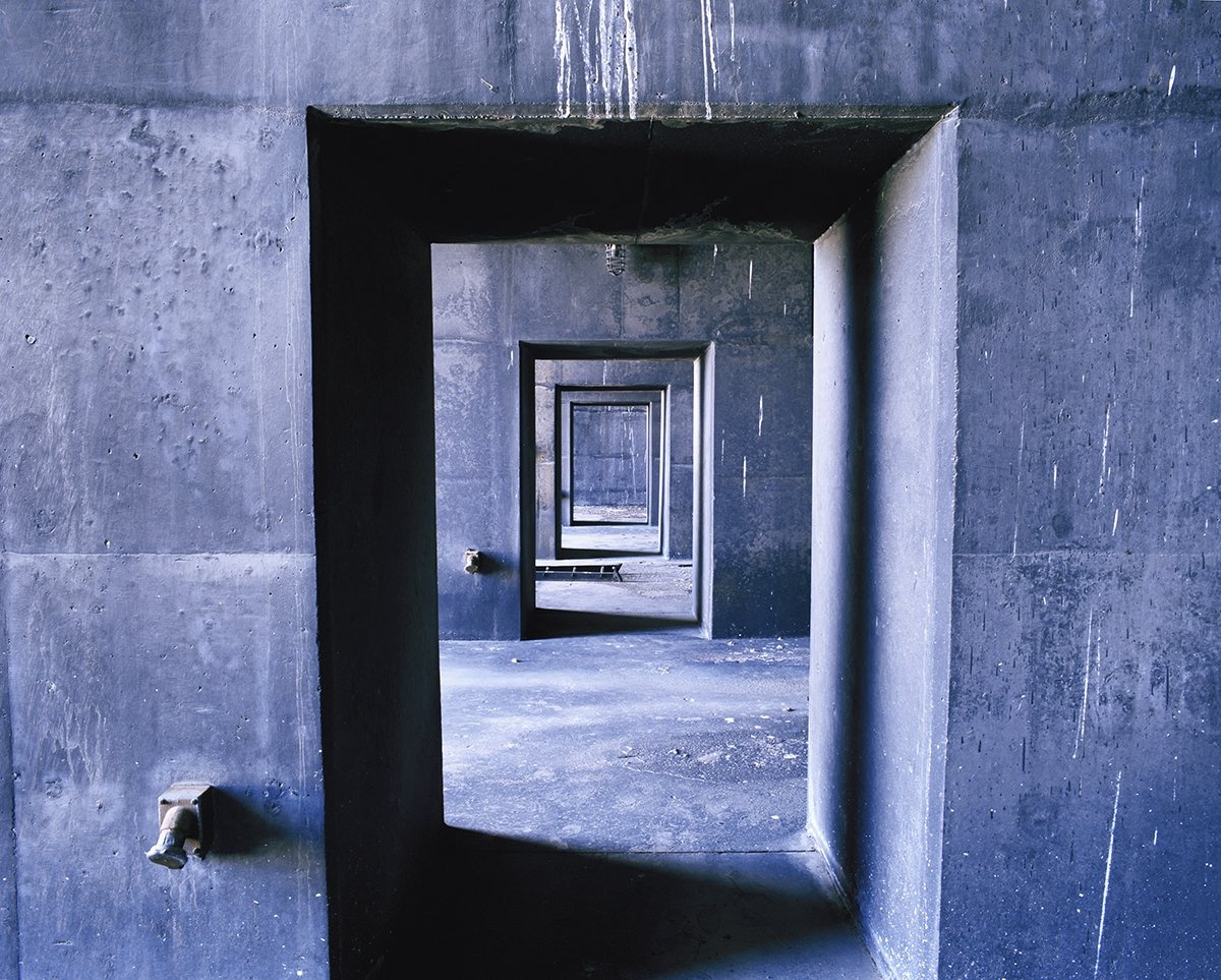 Đường hầm tại Căn cứ Không quân Edwards, bang California. Đây là nơi chứa tên lửa Staturn V F1 dùng để phóng các phi thuyền Apollo. 