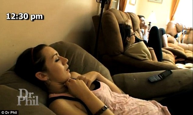 Khi về tới nhà, Valeen, Amanda và Tiffany nhanh chóng tìm kim tiêm và chích thuốc. Tới 12h30, cả 3 cô gái đều ở trong trạng thái “phê”. 