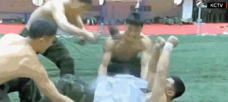 Một người đàn ông từng là vệ sĩ của cố chủ tịch Kim Jong Il hơn 10 năm cho biết quá trình tập luyện gian khổ nhằm củng cố lòng trung thành, vì đội bảo vệ sẽ nhận nhiệm vụ bảo vệ những quan chức cấp cao của Triều Tiên.