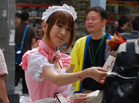 Nguy hiem rinh rap nu sinh Nhat lam nghe phat to roi hinh anh