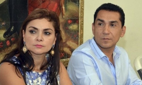 Cựu thị trưởng Iguala, ông Jose Luis Abarca và vợ của ông, bà Maria de los Angeles Pineda, đã bị bắt giữ.