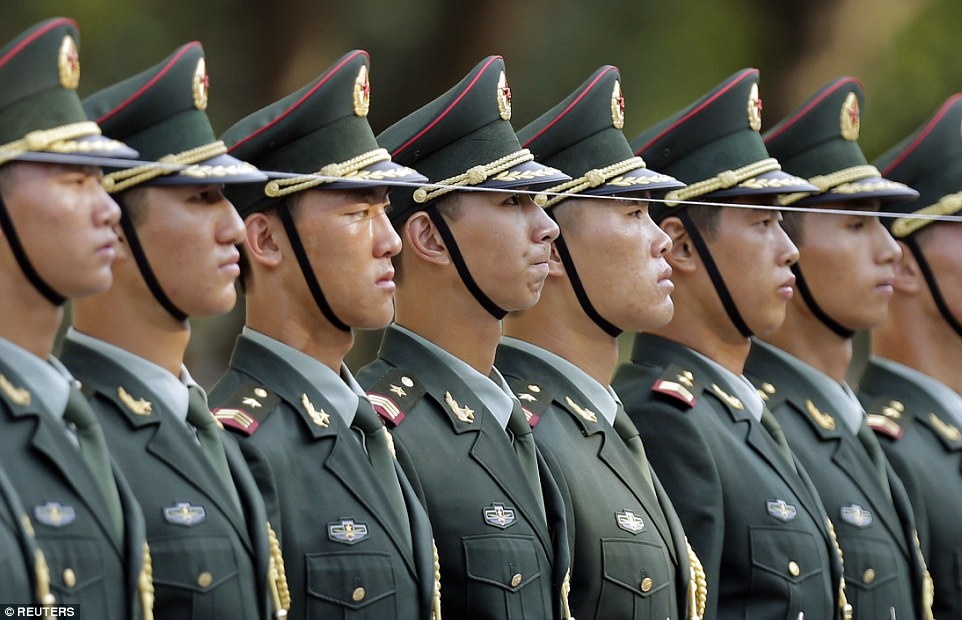 Reuters cho biết Trung Quốc thường kiểm tra hàng ngũ của đội duyệt binh trước khi tiếp đón những nguyên thủ quốc tế.