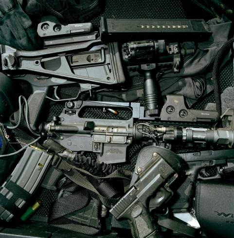 Ý tưởng về bộ sách ảnh hình thành sau khi Finke gặp lại Cameron Welch, người bạn trung học và đang là một nhân viên của USMS. Ông đã dành 3 năm để “tác nghiệp” cùng các nhân viên của cục tại hơn 10 thành phố của Mỹ.