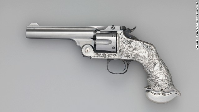 Tiffany & Co đã sản xuất khoảng 50 khẩu súng “xa xỉ”. Tuy nhiên, dự án của công ty đã dừng đột ngột vào năm 1911, khi thành phố New York thông qua luật kiểm soát súng.