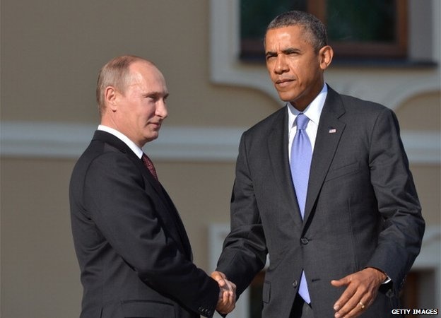 Trước đó, Tổng thống Mỹ, ông Barack Obama, và người đồng cấp Nga Vladimir Putin cũng tránh nhìn thẳng vào mắt nhau tại hội nghị cấp cao G20 ở St. Petersburg hồi tháng 9/2013. Khi đó, hai nước đang bất đồng về việc triển khai hành động quân sự ở Syria, trong khi Nga từ chối dẫn độ Edward Snowden, người đã làm rò rỉ các bí mật tình báo của Washington, về Mỹ. Ảnh: AFP