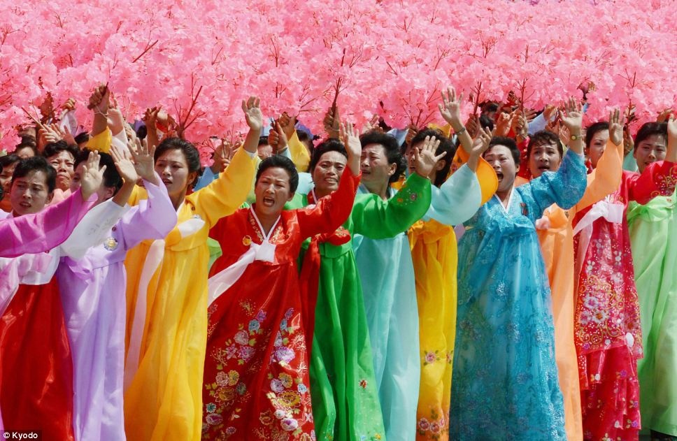 Cach mang ao nguc cua phu nu Trieu Tien hinh anh