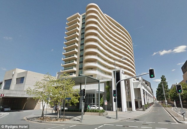 Là lãnh đạo nước chủ nhà, Thủ tướng Australia, ông Tony Abbott, chọn căn phòng sang trọng với giá 170 bảng/đêm tại khách sạn Rydges. 