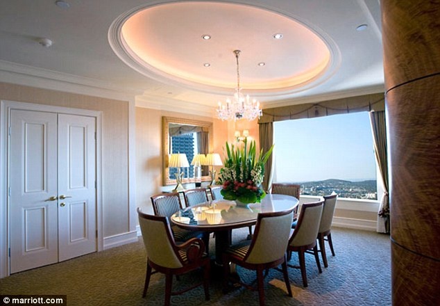 Từ căn phòng này, ông Obama có thể hướng nhìn ra sông Brisbane giúp giải tỏa căng thẳng sau cuộc họp.