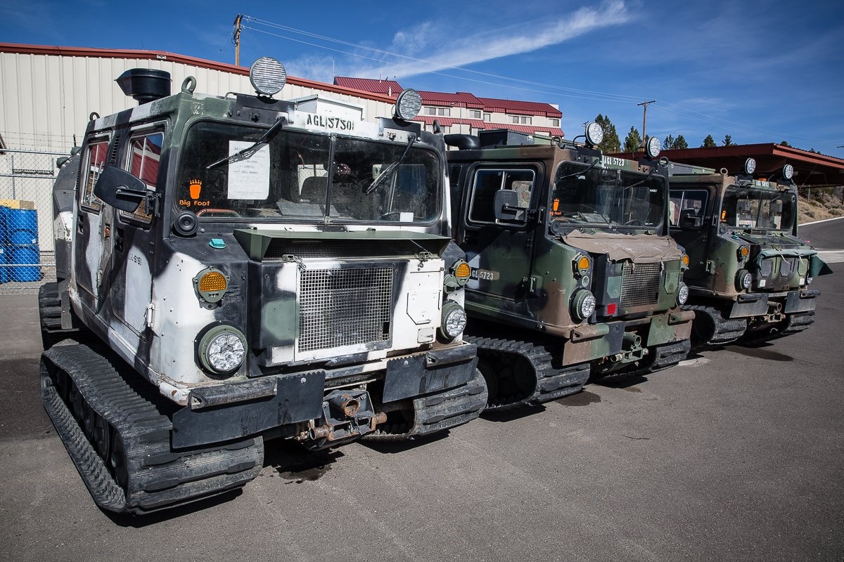 Binh sĩ cũng tìm hiểu cách điều khiển xe trượt tuyết cũng như xe địa hình Bandvagn 206. 