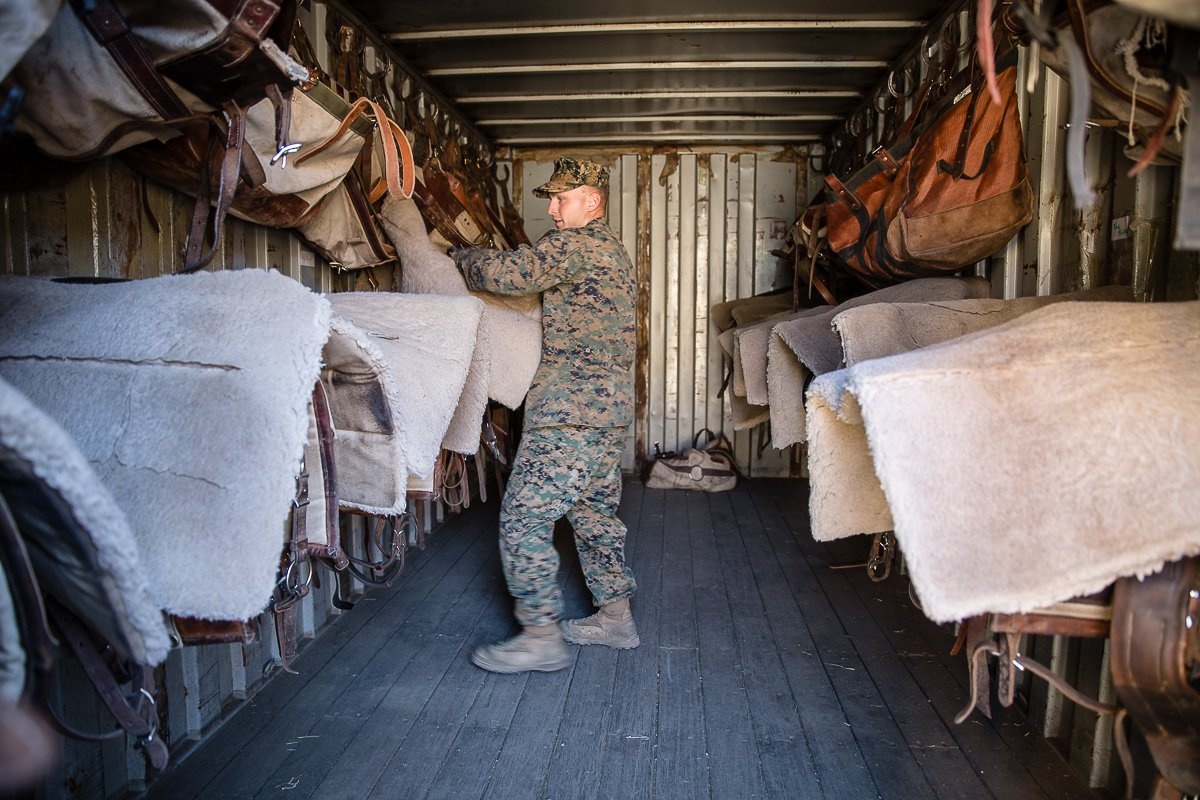 Kho chứa yên ngựa cùng nhiều vật dụng khác phục vụ quá trình đào tạo kỹ năng cưỡi ngựa. 
