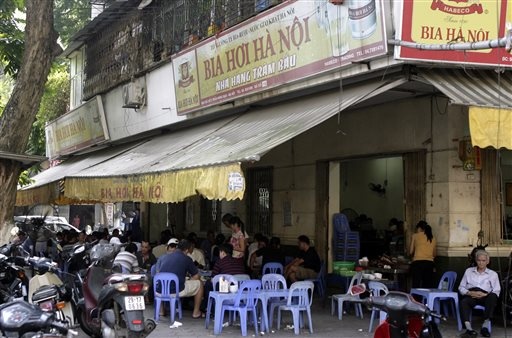 So thich uong bia hoi o Ha Noi len bao My hinh anh