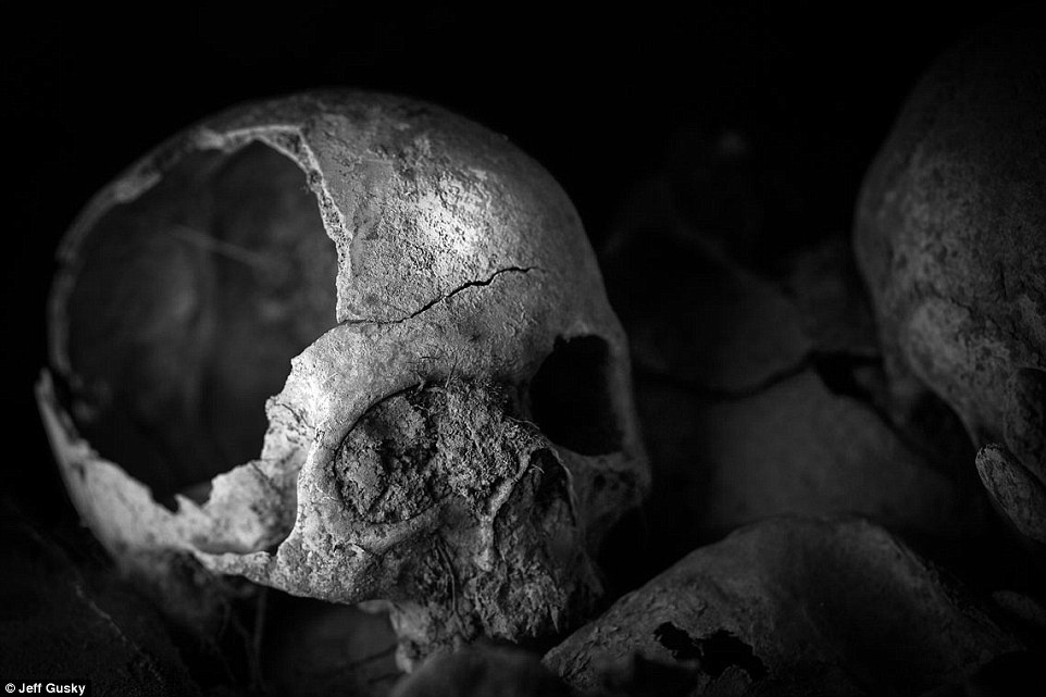 Đây cũng là nơi chứa hài cốt của các binh sĩ. 