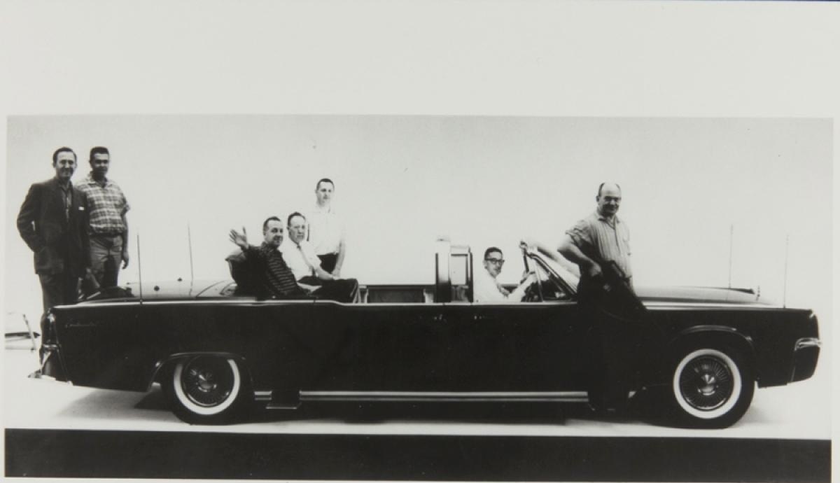 Xe limousine được tân trang hoàn chỉnh trước khi chuyển tới Nhà Trắng để phục vụ Tổng thống thứ 35 của Mỹ.  