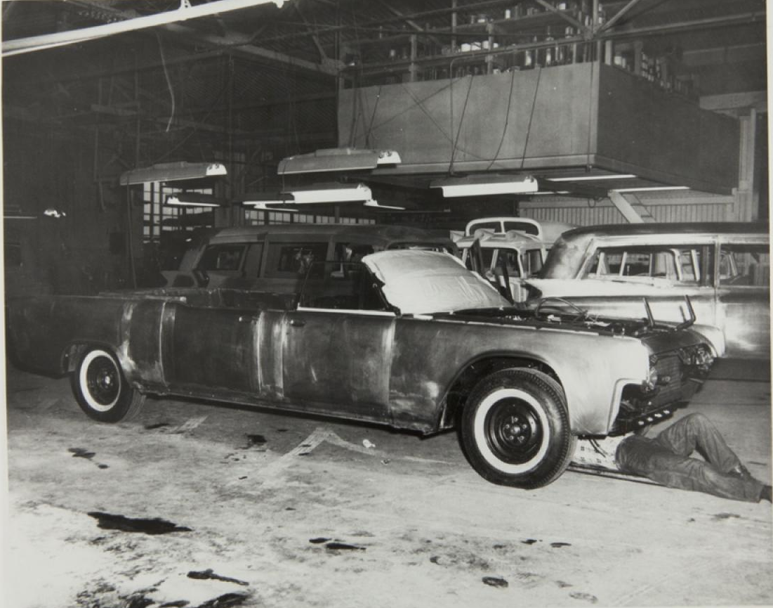 Quá trình nâng cấp Lincoln 1961 kéo dài 6 tháng. Công ty đã bàn giao chiếc xe cho Nhà Trắng vào tháng 6/1961, 6 tháng trước nhiệm kỳ của Tổng thống.