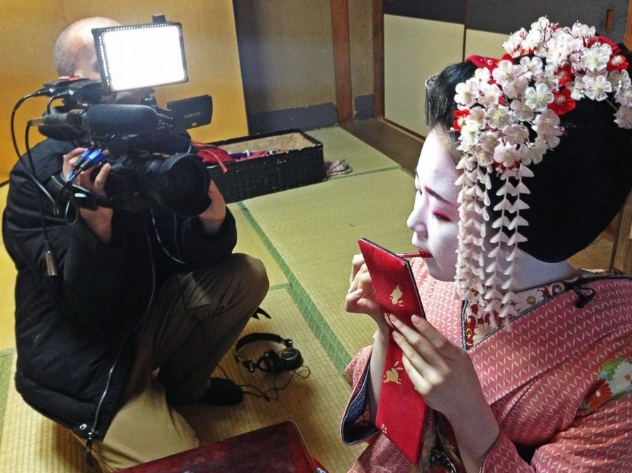 Kham pha the gioi bi an cua geisha hinh anh