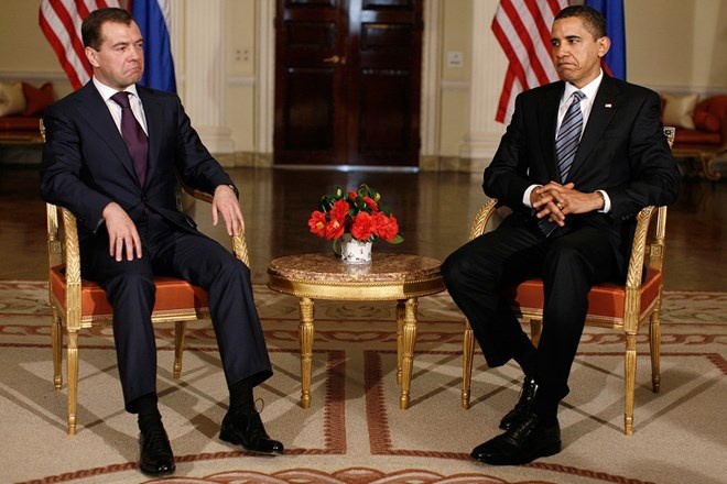 Tổng thống Mỹ Barack Obama và người đồng cấp Nga Dmitry Medvedev gặp nhau tại G20 năm 2009.