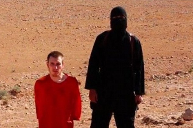 Con tin Peter Kassig trước khi bị chiến binh Nhà nước Hồi giáo xử tử. Ảnh: Daily Mail
