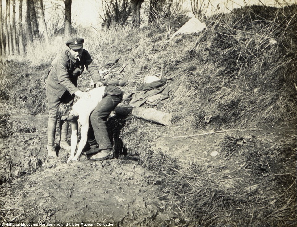 Paul Pollock (người đàn ông đứng và hút thuốc lá), con trai của một mục sư tại nhà thờ Presbyteria, đã bị giết ngày 1/7/1916. Người ta không thể tìm thấy thi thể của ông. Năm 2013, tên của Pollock được ghi vào đài tưởng niệm Thievpal – nơi tưởng nhớ những những binh sĩ mất tích trong trận chiến Somme năm xưa. 