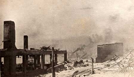 Tàu chiến SS Mont-Blanc được mô tả là quả bom nổi vì số hàng hóa mà nó chở vô cùng đáng sợ, bao gồm hơn 2.000 tấn axit, 200 tấn TNT, 223 tấn nhiên liệu động cơ.