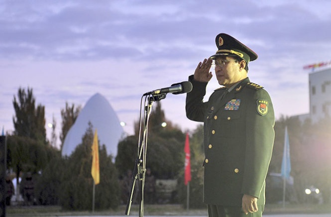 Quan tham Trung Quoc co ca tan tien dau dau chuyen giau hinh anh