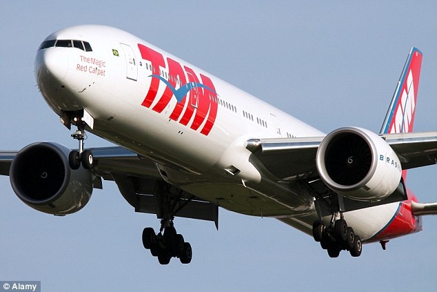 Doi so hieu chuyen bay vi thay boi tien doan tham kich hinh anh