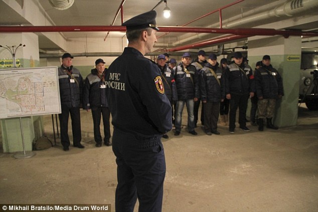 Cảnh sát Moscow hướng dẫn người dân về những tình huống có thể xảy ra trong chiến tranh.