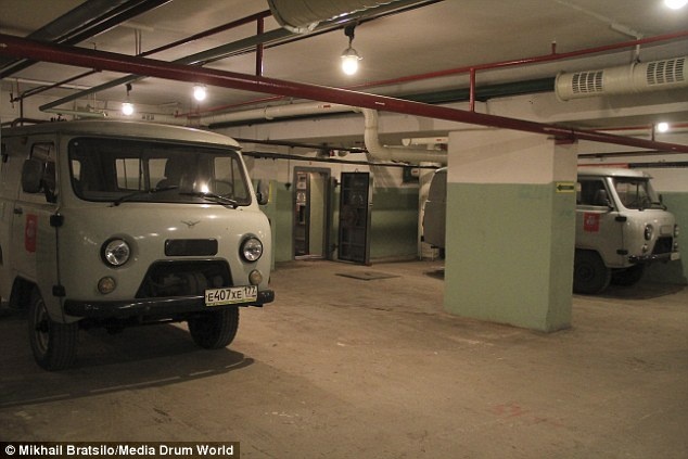 Một xe cứu thương đời cũ để chuyên chở bệnh nhân.