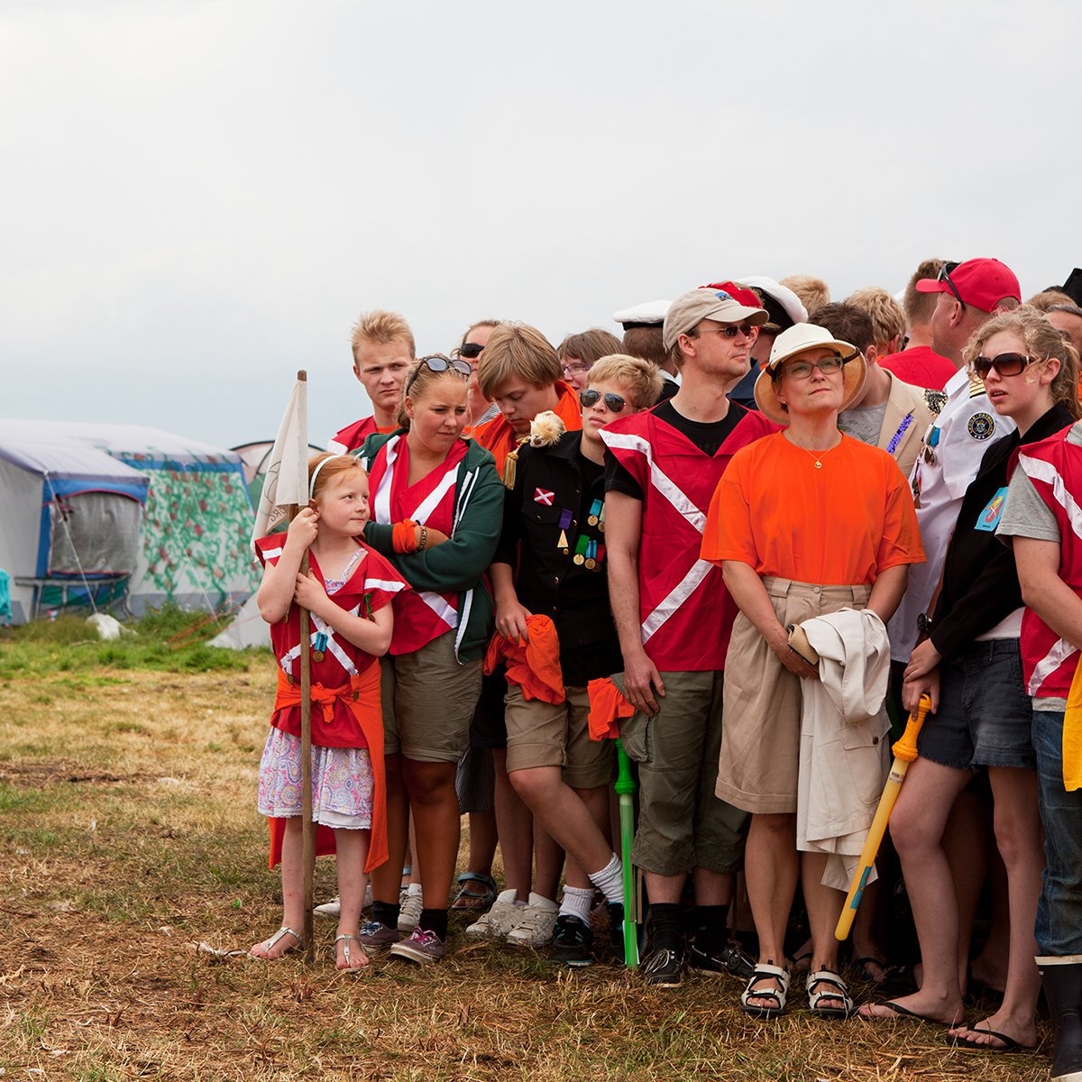 Một nhóm giáo viên tại Copenhagen đã mua hòn đảo Elleore ngoài khơi bờ biển Đan Mạch vào năm 1944 và tuyên bố thành lập Vương quốc Elleore. Quốc gia này tự đặt nhiều quy định lập dị như cấm sử dụng cá mòi đóng hộp, cấm đọc tiểu thuyết Robinson Crusoe hay sử dụng “giờ chuẩn Elleore” – chậm 12 phút theo giờ Đan Mạch. Người ta đưa lịch sử của vương quốc vào chương trình giảng dạy trong các trường học của Đan Mạch với nhiều nét thú vị như việc người dân Elleore sáng tạo những bài hát, điệu múa và thậm chí là môn thể thao riêng, được gọi là 