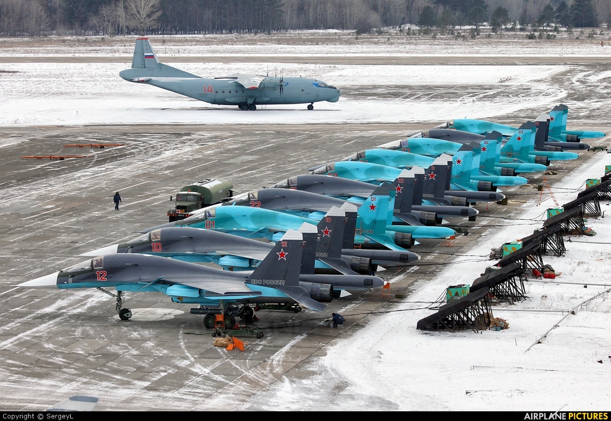 Sukhoi Su-34 (tên ký hiệu của NATO là Fullback - Hậu vệ) là loại máy bay chiến đấu-ném bom và tấn công tiên tiến của Nga.