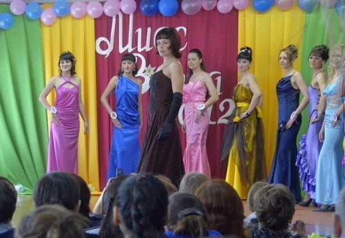 Một số nhà tù ở Nga tổ chức các cuộc thi hoa khôi chào mừng ngày Quốc tế Phụ nữ, theo hãng tin Sputnik News. Ảnh: Chinawatch