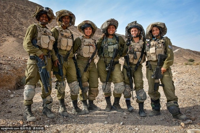 Đội nữ binh sĩ Israel xinh đẹp