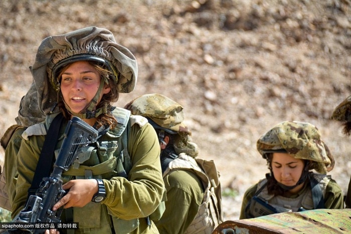 Israel là quốc gia duy nhất trên thế giới bắt nữ giới thực hiện nghĩa vụ quân sự, theo Hoàn Cầu thời báo