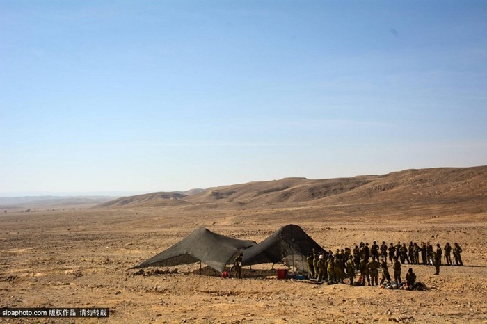 Luật nghĩa vụ quân sự của Israel năm 1959 quy định nữ giới phải đi nghĩa vụ trong 2 năm, sau này rút ngắn còn 21 tháng