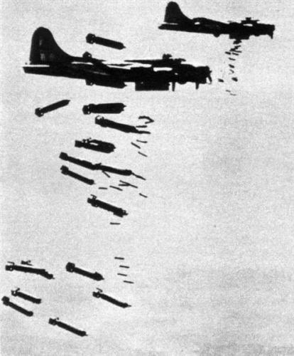 Sự kiện Big Week (từ 20 - 25/2/1944) là một phần của chiến dịch ném bom chiến lược châu Âu do Mỹ và quân Đồng minh thực hiện nhằm chống lại quân Đức Quốc xã trong Thế chiến II. Giới chuyên gia Mỹ có ý định kéo Không quân Đức vào một trận đánh quyết định bằng cách tung nhiều trận tấn công lớn nhằm vào các nhà máy sản xuất phi cơ của Đức. Trong giai đoạn này, lực lượng không quân số 8 của Mỹ điều động máy bay chiến đấu tầm xa P-51 tham gia chiến dịch, cùng sự hỗ trợ của Không quân Anh. Không quân Mỹ (USAAF) đã thực hiện nhiều đợt tấn công vào các nhà máy lắp ráp và mục tiêu khác tại nhiều thành phố của Đức. Trong 6 ngày, các cỗ máy ném bom của lực lượng không quân số 8 đã thực hiện 3.000 đợt xuất kích và không quân số 15 tiến hành 500 đợt dội bom. Tổng cộng USAAF đã dội khoảng 10.000 tấn bom xuống lãnh thổ Đức. Tuy vậy, lực lượng không quân số 8 cũng chịu tổn thất với 97 máy bay ném bom B-17, 40 chiếc B-24 bị thiệt hại và 20 cỗ đài bay khác phải tháo dỡ, do phía Đức đáp trả. Trong khi đó, hơn 500 tiêm kích của Đức tan xác. 