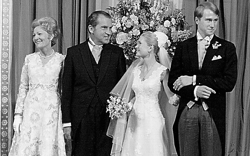 Con gái của tổng thống Richard Nixon (nhiệm kỳ 1969 - 1974), cô Tricia, tổ chức đám cưới vào tháng 6/1971 tại Vườn Hồng. Đây là một trong những sự kiện đáng nhớ nhất trong nhiệm kỳ tổng thống của ông Nixon.