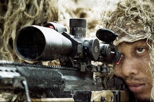 Bi quyet ban sung trong troi mua cua xa thu ban tia My hinh anh