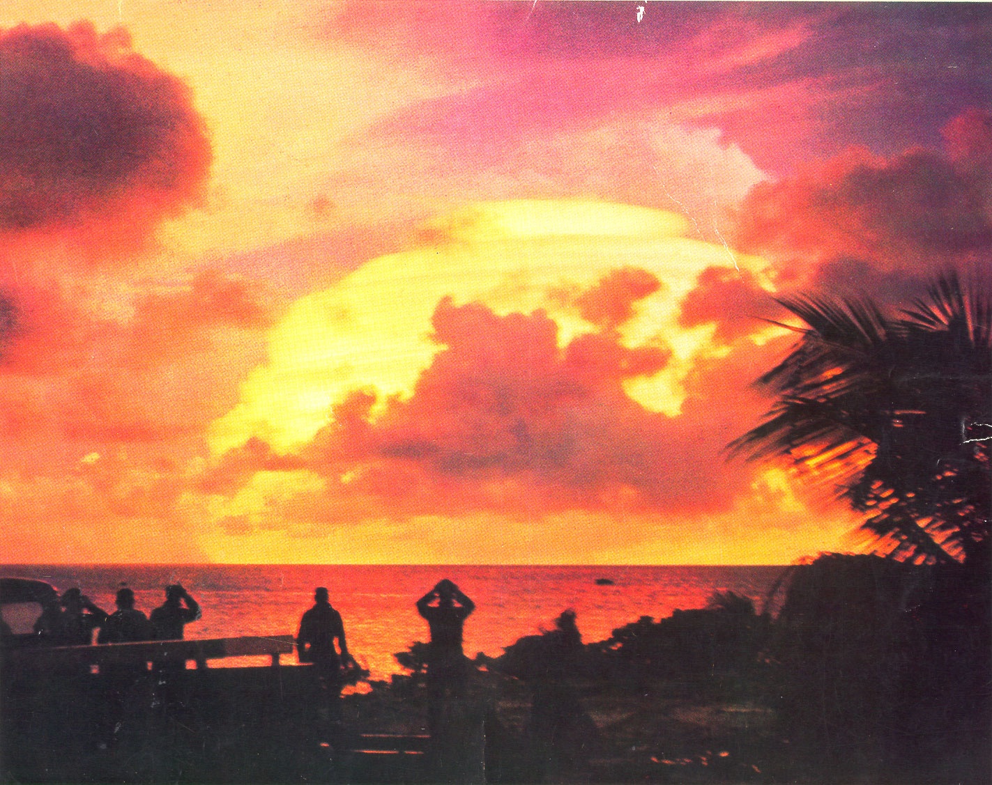 Can canh vu no bom nhiet hach dau tien cua nhan loai hinh anh