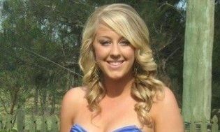 Australia bi mat giai cuu co gai suyt bi xu ban o Trung Quoc hinh anh