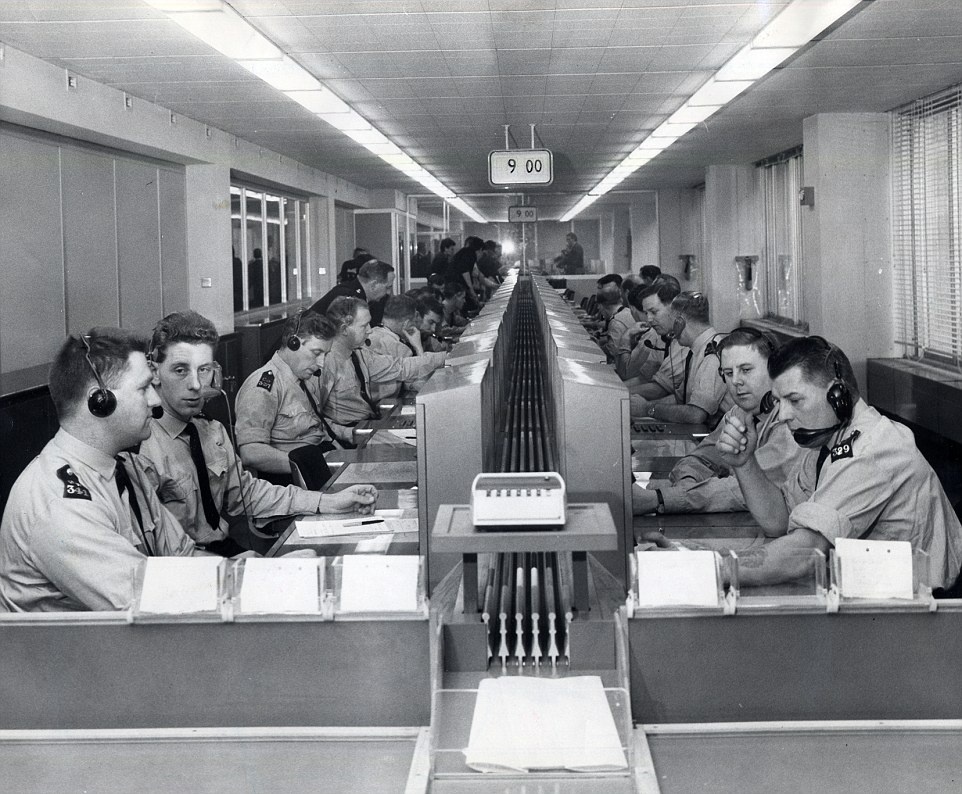 Hoat dong tai So canh sat London gan nua the ky truoc hinh anh